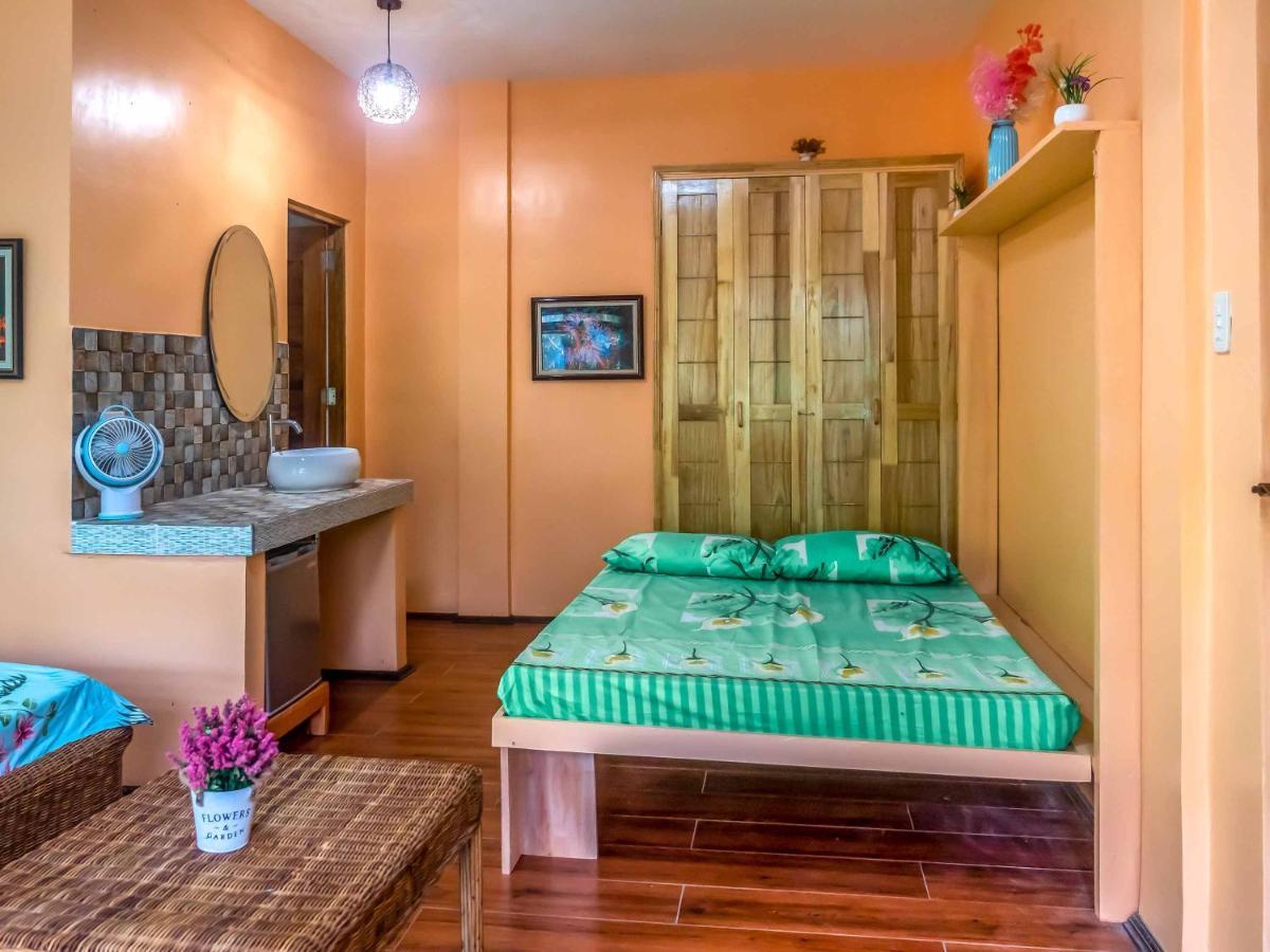 Blue Moon Guesthouse Puerto Princesa Exterior photo
